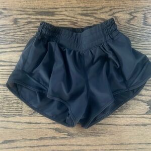 Lululemon Hotty Hot 2.5 Low Rise Black Shorts